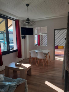 Appartement rénové 4 personnes dans maison en rez-de-chaussée avec parking Argelès-Gazost